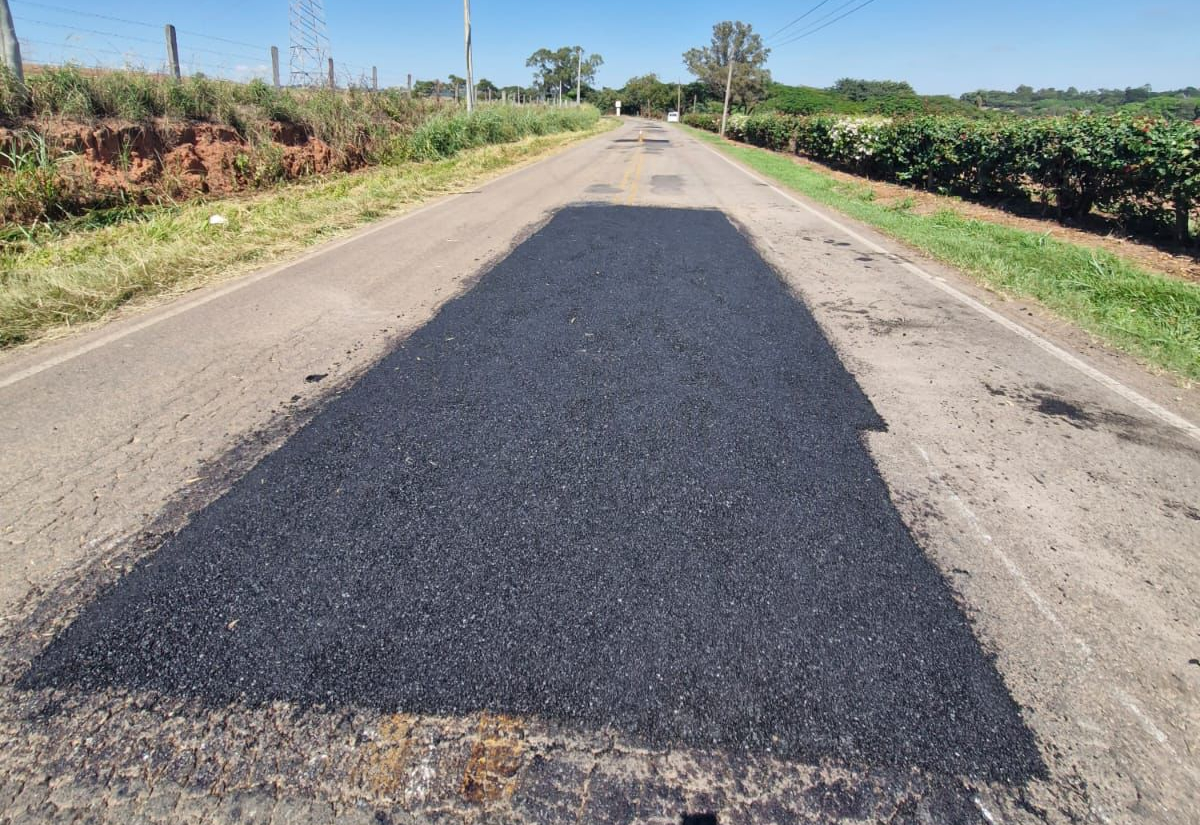 OPERAÇÃO TAPA BURACOS CONTINUA PELAS RUAS DE MOCOCA