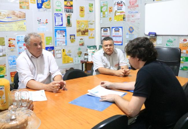 PREFEITO EDUARDO BARISON VISITA EMPRESA DE MOCOCA 