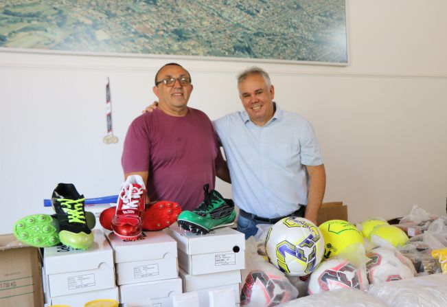 MOCOCA RECEBE DOAÇÃO DE MATERIAIS ESPORTIVOS PARA FOMENTAR A PRÁTICA ESPORTIVA NA CIDADE