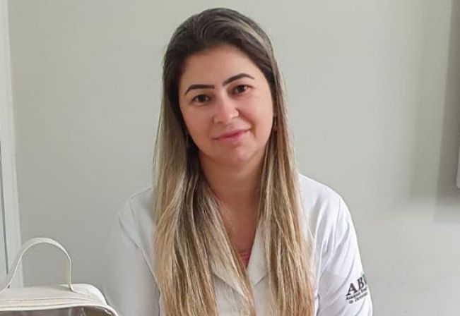 SAÚDE CONTRATA MÉDICA PARA ATENDIMENTO DE DERMATOLOGIA 