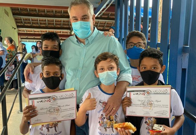 FORMATURA PROERD NA ESCOLA NANCY 