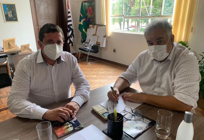 PREFEITO MUNICIPAL SE REÚNE COM ASSESSOR DO DEPUTADO MARCOS PEREIRA 