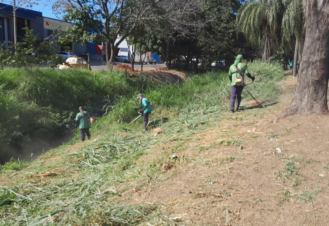 LIMPEZA GERAL EM VÁRIOS PONTOS DE MOCOCA