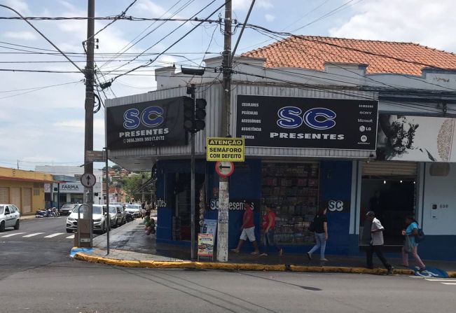 ATENÇÃO CONDUTORES DE VEÍCULOS: SEMÁFORO EM MANUTENÇÃO 