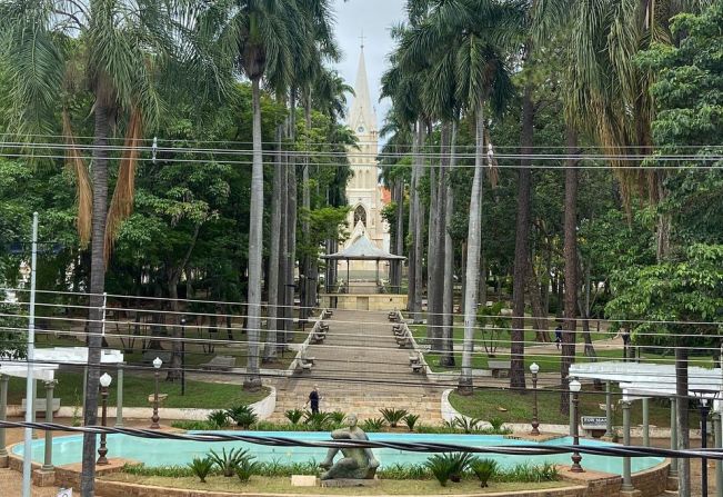 LIMPEZA DA PRAÇA MARECHAL DEODORO