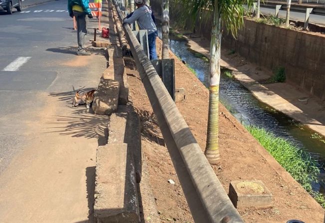  PREFEITURA INICIA SERVIÇOS DE REVITALIZAÇÃO NO RIBEIRÃO DO MEIO