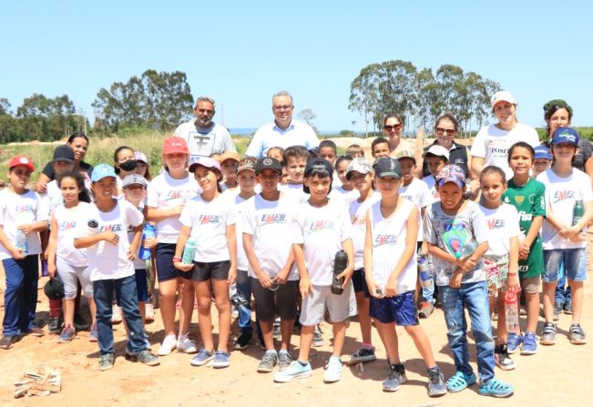 ALUNOS DA REDE MUNICIPAL VISITAM ATERRO SANITÁRIO DE MOCOCA E PREFEITO MARCA PRESENÇA