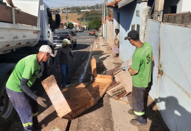 PREFEITURA REALIZA MULTIRÃO DE LIMPEZA CONTRA A DENGUE 