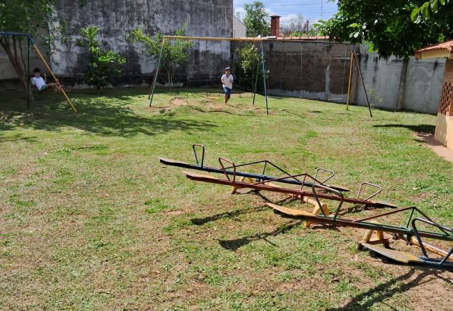 TRABALHO DE LIMPEZA CONTINUA PARA MANTER AS ESCOLAS MUNICIPAIS DE MOCOCA EM ORDEM 