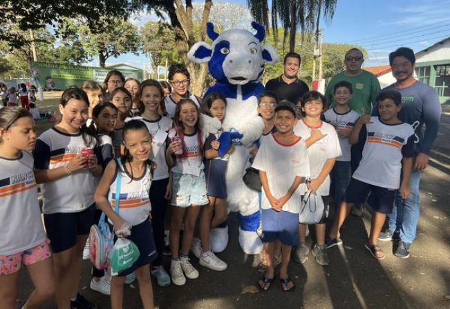 CAMPANHA DE CONSCIENTIZAÇÃO DO MEIO AMBIENTE COM AS CRIANÇAS NA EXPOAM CONTINUA 