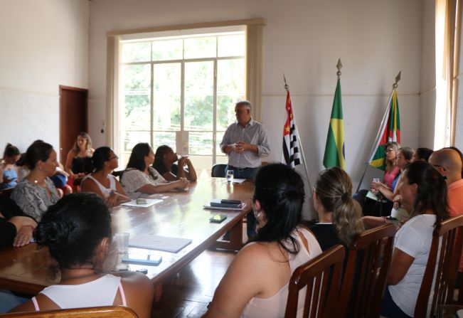 REUNIÃO ENTRE PREFEITURA E PAIS DE ALUNOS VISA AGREGAR A EDUCAÇÃO INCLUSIVA 