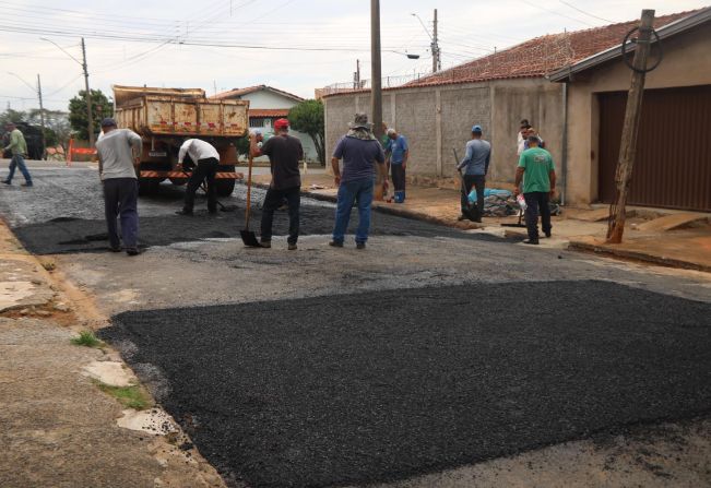 MAIS BAIRROS RECEBEM A OPERAÇÃO TAPA BURACOS EM MOCOCA