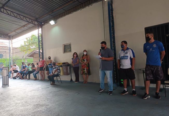 ESCOLA REALIZA REUNIÃO COM PAIS PARA EXPLICAR O PROJETO ESPORTE NA ESCOLA