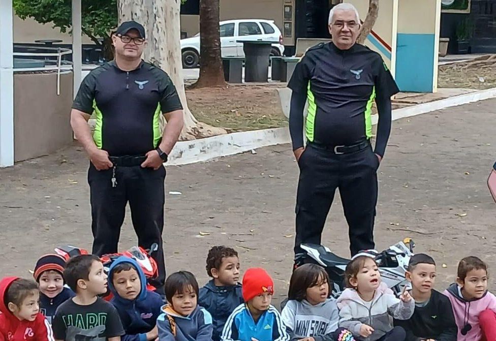 SECRETARIA DE TRÂNSITO E MOBILIDADE URBANA REALIZA PALESTRAS E RODA DE CONVERSA SOBRE TRÂNSITO