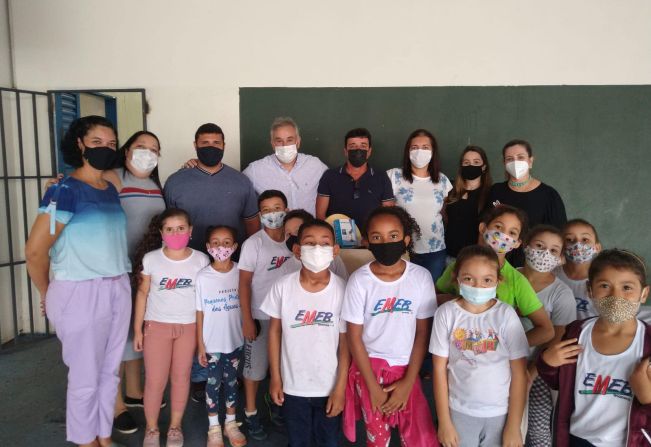 PREFEITURA ENTREGA KITS DIDÁTICOS NAS ESCOLAS MUNICIPAIS