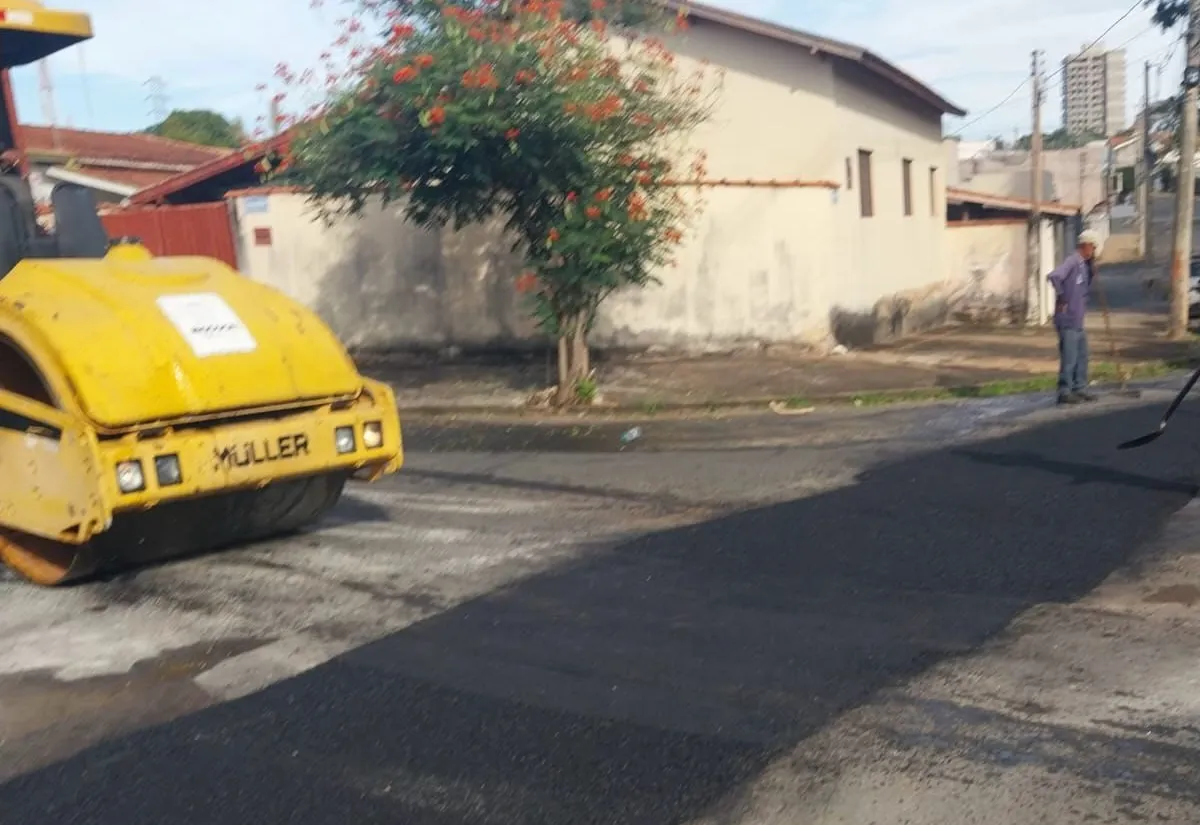 OPERAÇÃO TAPA-BURACOS SEGUE PELAS RUAS DE MOCOCA