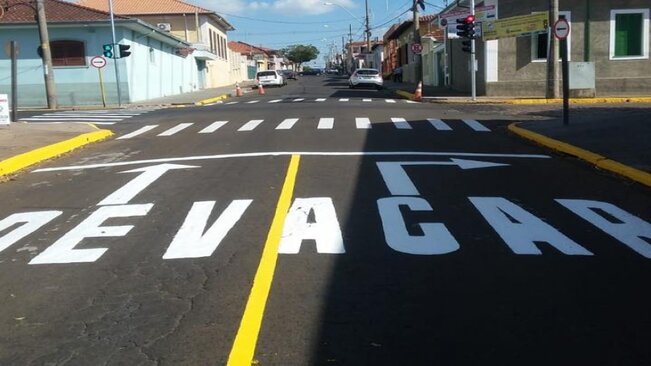 INFORMATIVO - Novo semáforo já está funcionando em cruzamento perigoso