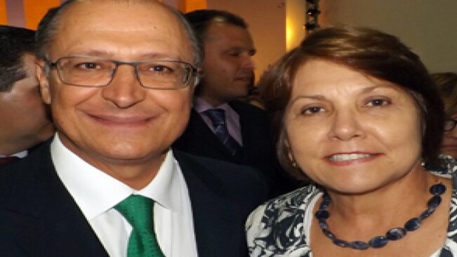 Prefeita assina convênios para academias ao ar livre e adaptada