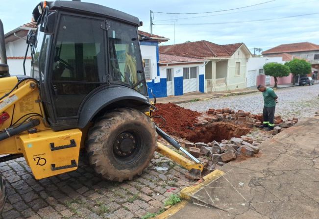  SERVIÇO CONCLUÍDO - REPARO PARA MELHORAR O ESCOAMENTO DE ÁGUA 