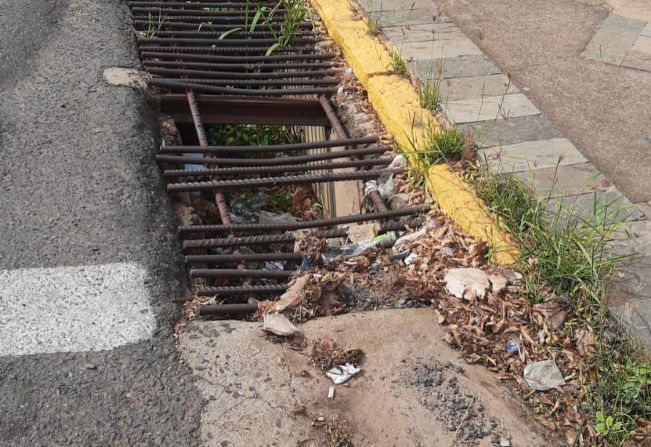 PREFEITURA REALIZA LIMPEZA EM BUEIROS DA CIDADE