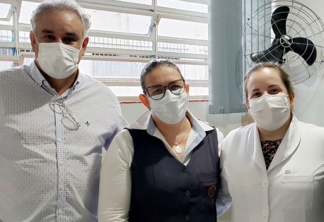DEPARTAMENTO DE SAÚDE CONTRATA MÉDICA PNEUMOLOGISTA 