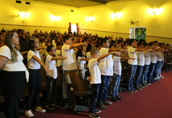 CERIMÔNIA DE FORMATURA DOS ALUNOS DA EMEB “ANA LUCIA PISANI” CONTA COM A PARTICIPAÇÃO ESPECIAL DO PREFEITO EDUARDO BARISON