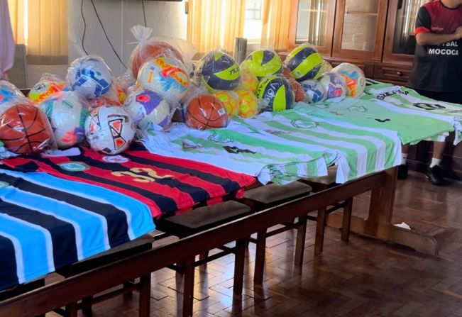 PREFEITURA MUNICIPAL INVESTE EM UNIFORMES E MATERIAIS PARA O ESPORTE DE MOCOCA