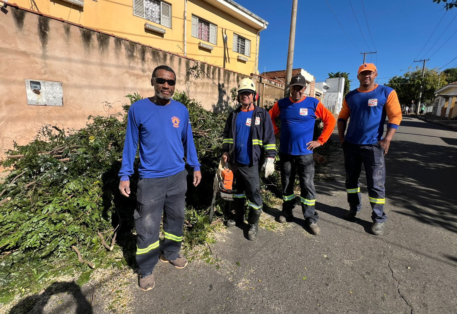 PREFEITURA, CPFL E DEFESA CIVIL REALIZAM AÇÃO PREVENTIVA PARA GARANTIR SEGURANÇA DA POPULAÇÃO