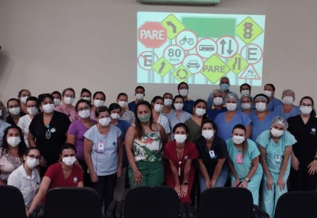 DEPARTAMENTO DE TRÂNSITO PROMOVE PALESTRA SOBRE PREVENÇÃO DE ACIDENTES DE TRAJETO PARA PROFISSIONAIS DE SAÚDE 