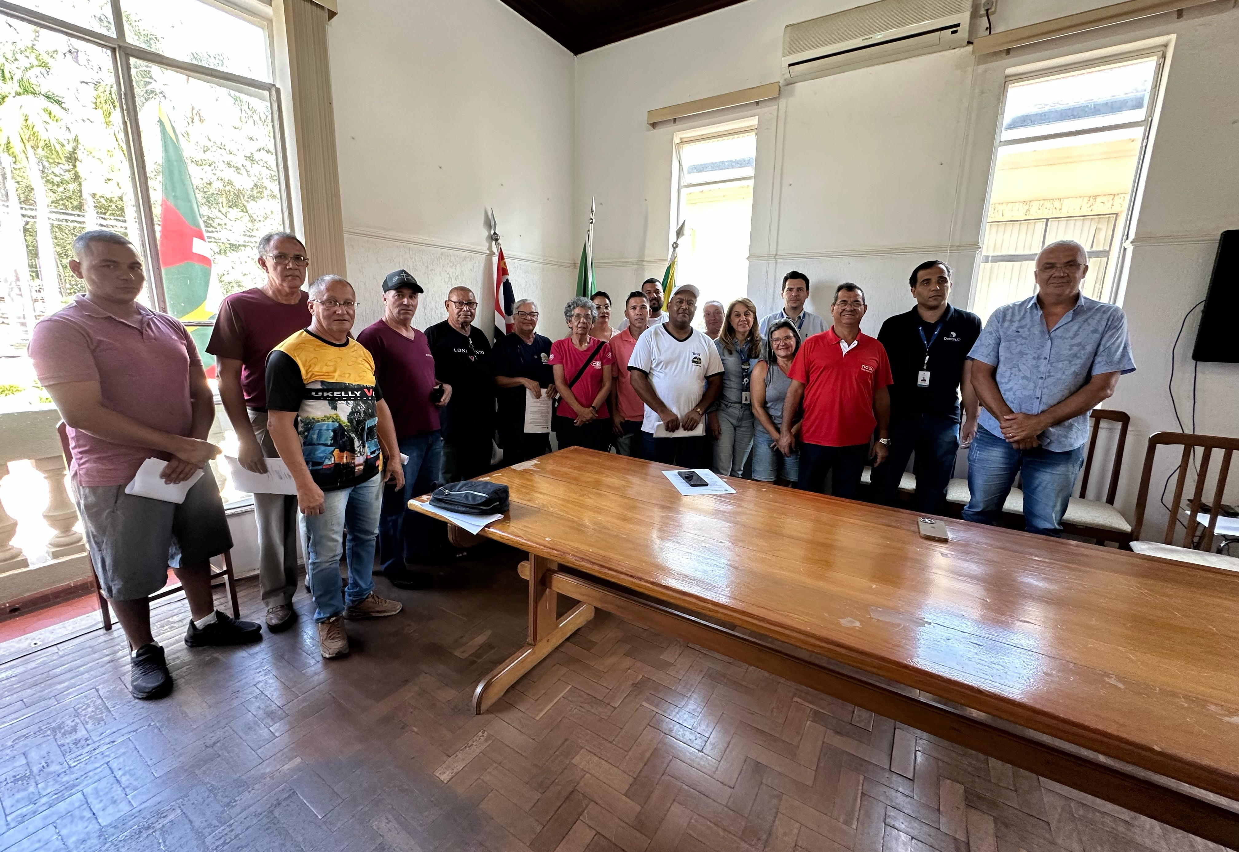 PREFEITURA DE MOCOCA REALIZA ENCONTRO SOBRE REGULAMENTAÇÃO E SEGURANÇA NO TRANSPORTE ESCOLAR 