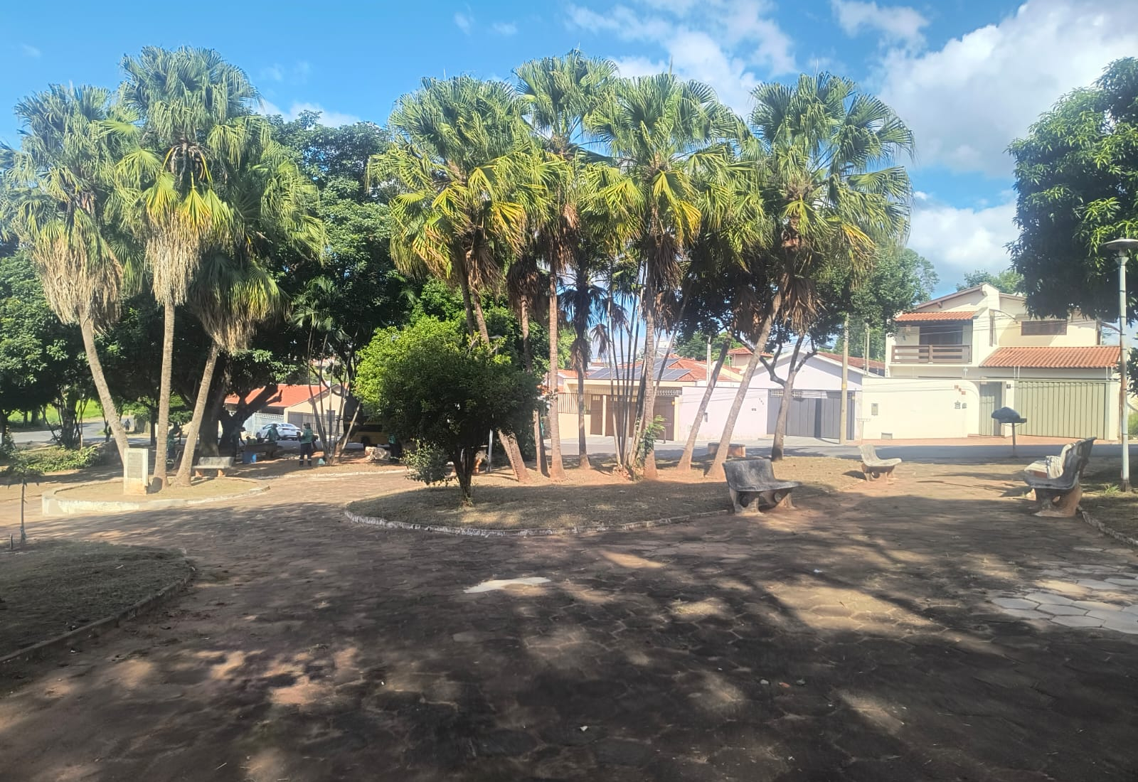 LIMPEZA GERAL EM VÁRIOS PONTOS DE MOCOCA