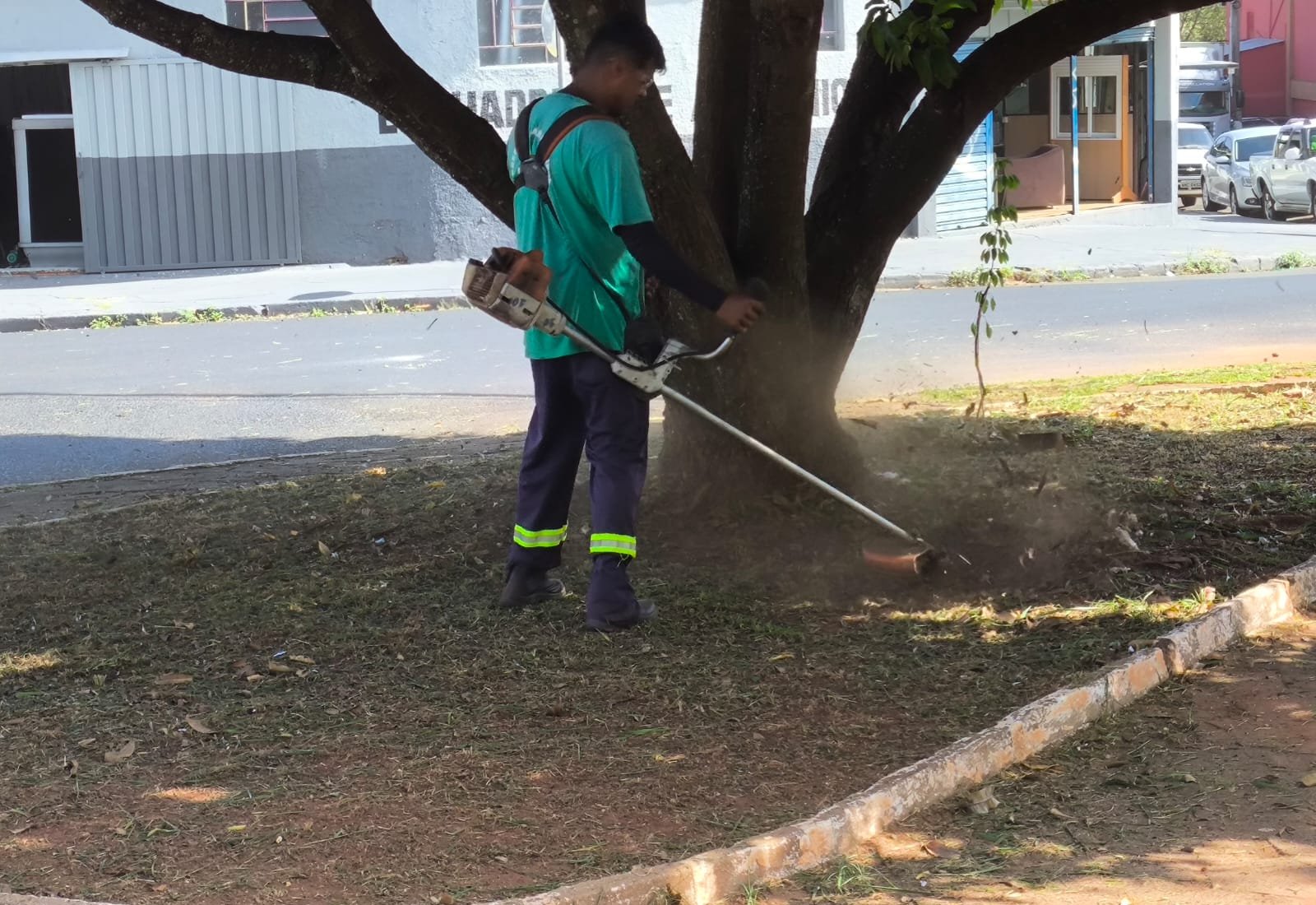 TRABALHO DA EQUIPE DE SERVIÇOS PÚBLICOS NOS ÚLTIMOS DIAS