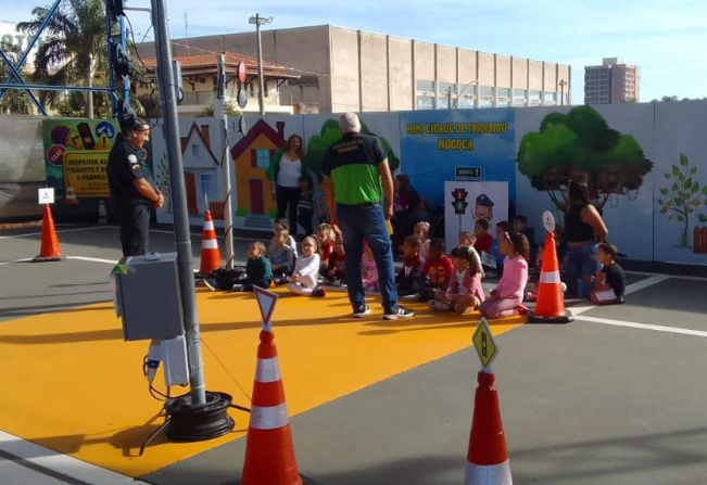 MOCOQUENSES PRESTIGIAM A MINI ESCOLA DE TRÂNSITO NO ÚLTIMO SÁBADO (08)