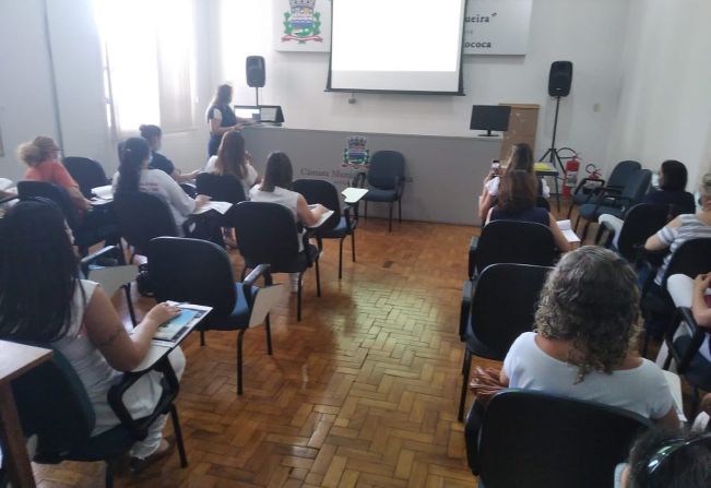 VIGILÂNCIA EPIDEMIOLÓGICA REALIZA REUNIÃO COM ENFERMEIRAS