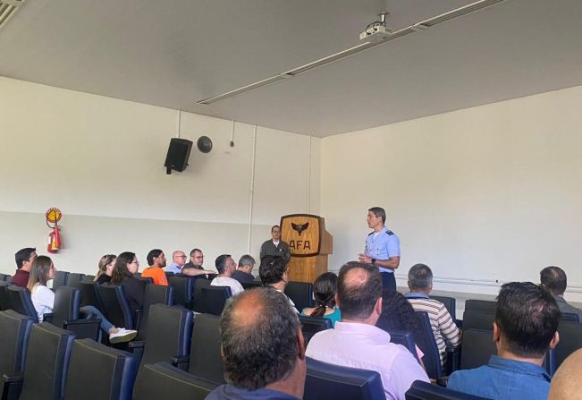 A Secretaria de Meio Ambiente da Prefeitura Municipal de Mococa esteve presente em reunião da Academia da Força Aérea