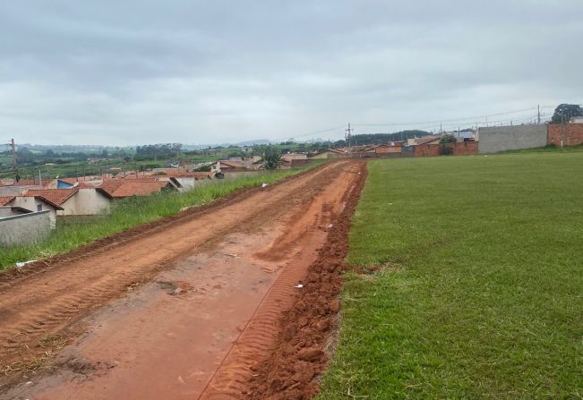 BARREIRA DE CONTENÇÃO DE ÁGUA NO CAMPO DA COHAB II