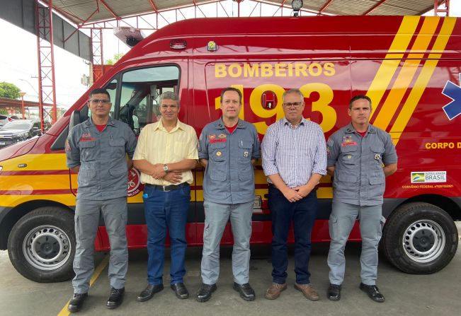 VISITA AO CORPO DE BOMBEIROS FOMENTA ALIANÇA PARA A SEGURANÇA E BEM-ESTAR DA COMUNIDADE MOCOQUENSE