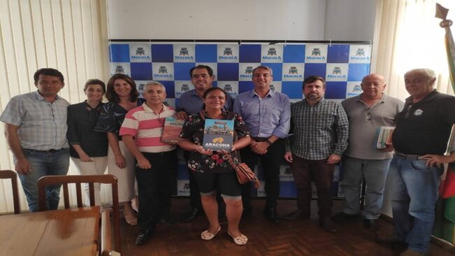 Prefeito Dr. Felipe Naufel assina contrato que garante o início das Obras no Bairro Pôr do Sol