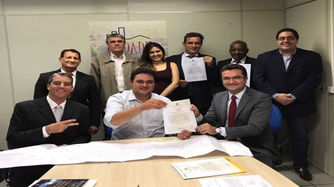Prefeito de Mococa, Delegado Wanderley, recebe Declaração de Conformidade Urbanística e Ambiental - do Bairro Por do Sol I