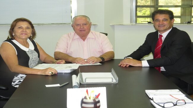 Maria Edna reforça pedido de doação de área da APTA ao deputado Barros Munhoz; local é apontado para receber Distrito Industrial