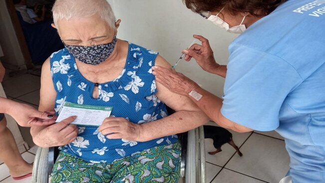 PREFEITURA REALIZA CAMPANHA DE VACINAÇÃO CONTRA A COVID NESTA SEGUNDA.