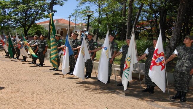Cerimônia cívica marca o Dia da Bandeira