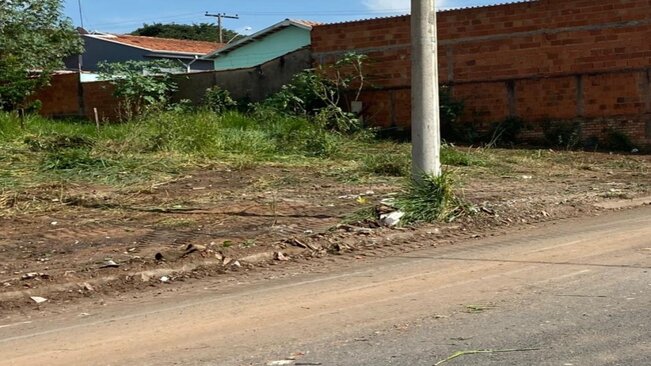PREFEITURA RETIRA 4 COMINHÕES DE ENTULHOS NO BAIRRO ITÁLICO MAZIERO.