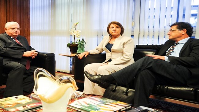 Presidente da Assembleia recebe pedidos da prefeita Maria Edna