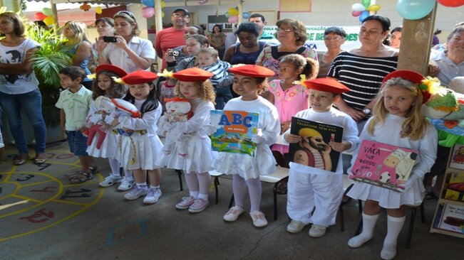 Maria Edna participa das comemorações de aniversário da “EMEB Alice Rezende Bernardes”, na COHAB I