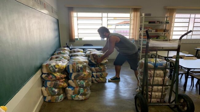 PREFEITURA DE MOCOCA DISTRIBUI 3700 KITS MERENDA PARA OS ALUNOS DA REDE MUNICIPAL.