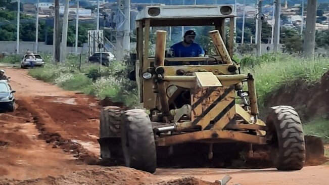 MANUTENÇÃO DE RUAS NO BAIRRO POR DO SOL.