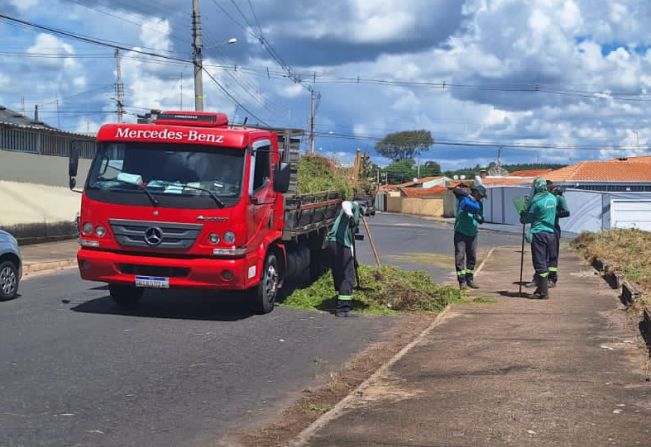  PREFEITURA DE MOCOCA INTENSIFICA LIMPEZA EM PRAÇAS E ESPAÇOS PÚBLICOS