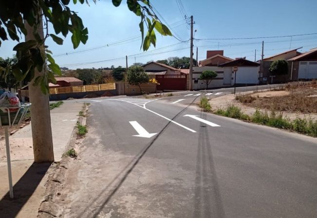  IMPLANTAÇÃO DE SINALIZAÇÃO DE TRÂNSITO NO BAIRRO ALTOS DO VALE