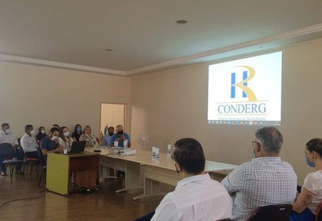 PREFEITO E DIRETOR DO DEPARTAMENTO DE SAÚDE PARTICIPAM DE REUNIÃO DA CONDERG